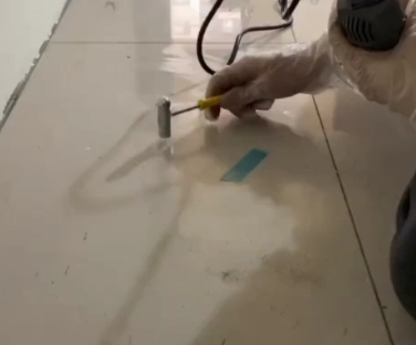 陆河瓷砖开裂维修公司专业分享瓷砖在铺贴前如果没有沥干水分，将会导致以下问题