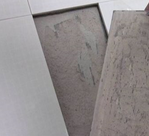 陆河瓷砖空鼓维修公司分享瓷砖铺贴时如果打浆（即涂抹在瓷砖背面和基层上的砂浆或瓷砖胶）过少，会带来以下问题
